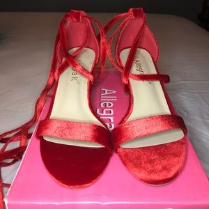 Allegra K Red Velvet heels 👠